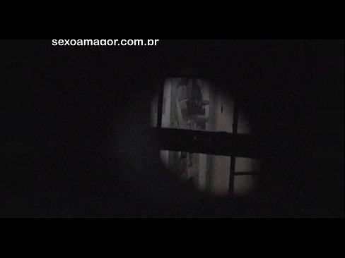 ❤️ Sarışın, içi boş tuğlaların arkasına gizlenmiş bir mahalle röntgencisi tarafından gizlice videoya alınır ☑ Sürtükler pornoda tr.teatroporno.ru ❌❤