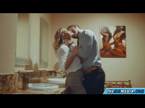 ❤️ Büyük memeli bir sarışın seni umumi tuvalette baştan çıkardığında ☑ Sürtükler pornoda tr.teatroporno.ru ❌❤